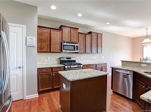 5th image of 1874 Caprington Dr