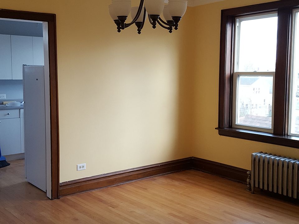 1st image of 4133 N Albany Ave APT 3