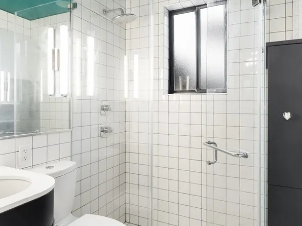 215 East 24th Street image 4 of 4