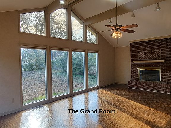 4th image of 5289 Laurie Ln