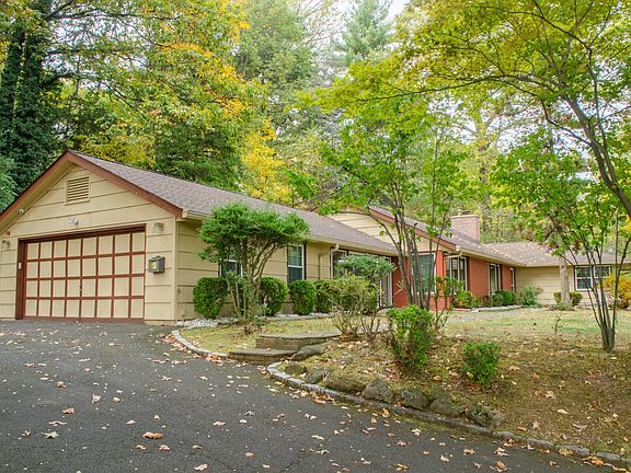3rd image of 25 Crest Cir