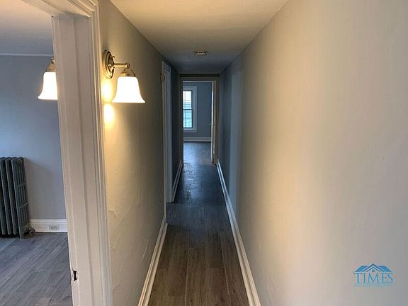 4th image of 138 W Lancaster Ave #8