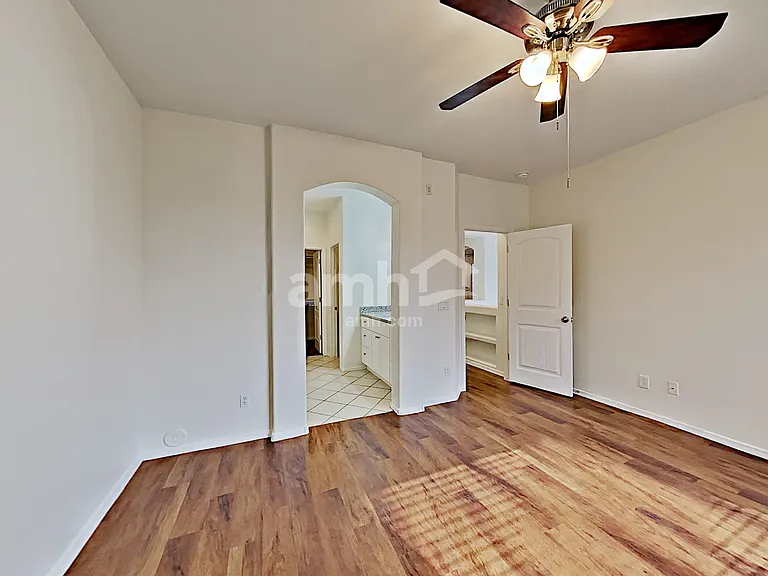 9427 W Potter Dr — Photo 12