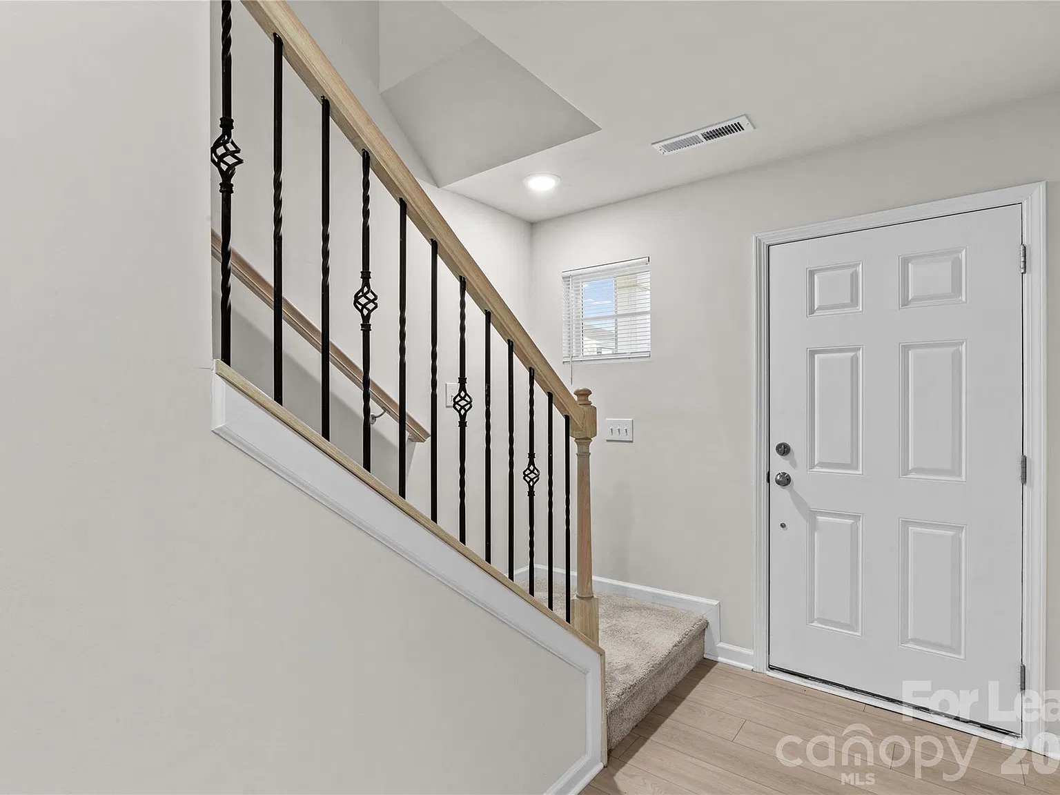 4 bed, 2.5 bath, 2039 sqft, $2,000 — Photo 3