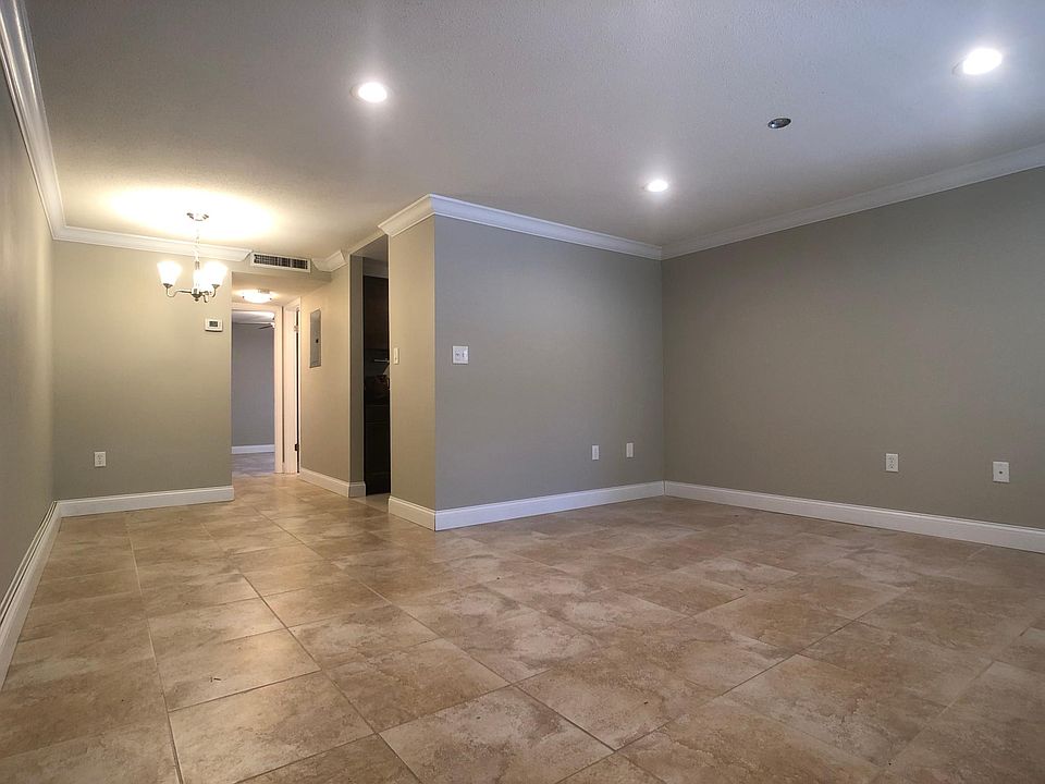 1st image of 1147 S Pennsylvania Ave APT 1