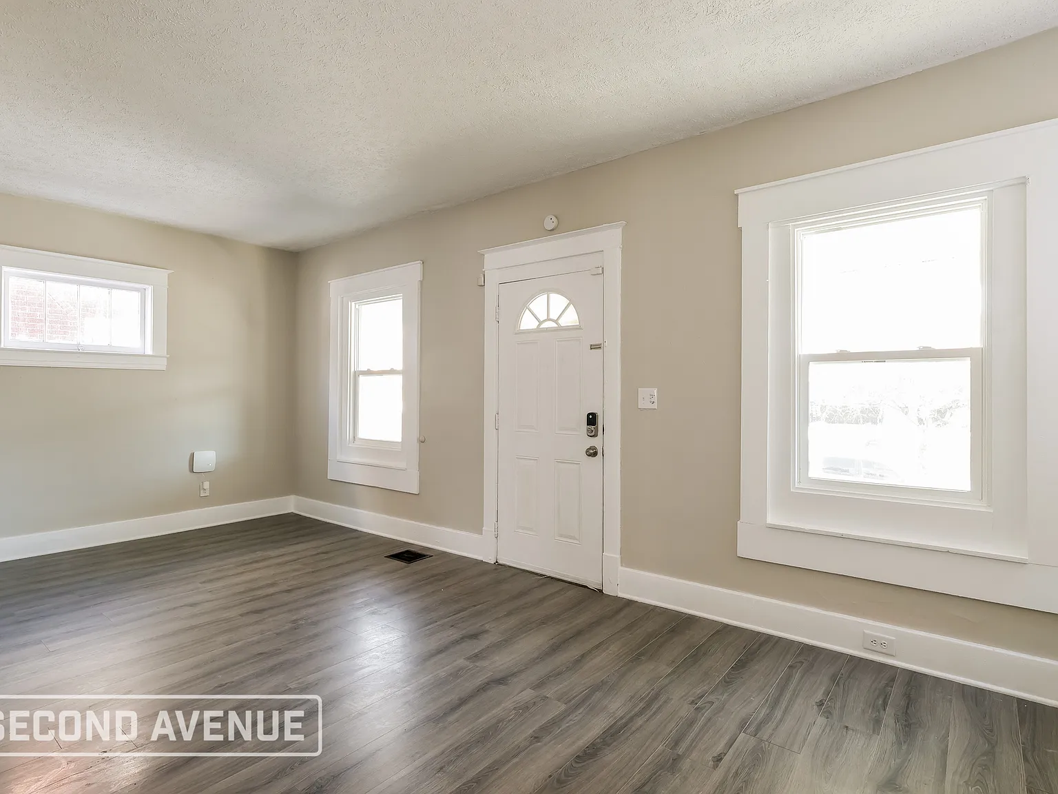 3 bed, 2.0 bath, 1962 sqft, $1,089 — Photo 3