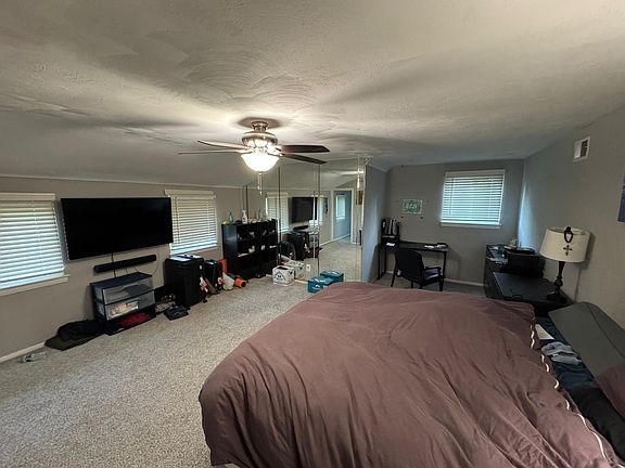 2nd image of 405 Poplar Hall Cir