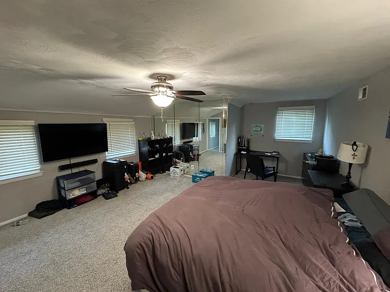 405 Poplar Hall Cir — Photo 2