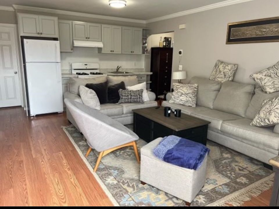 1st image of 80 Woodlawn Ave #1