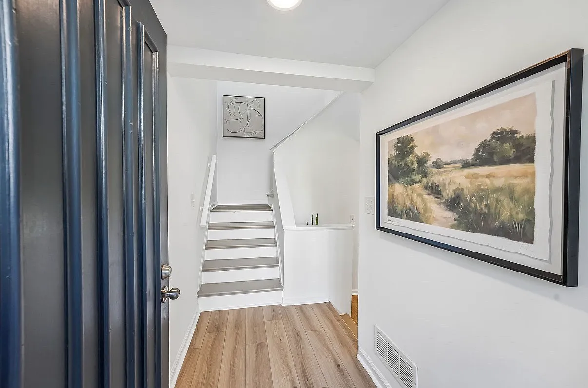 1017 Riverbend Club Dr SE — Photo 3