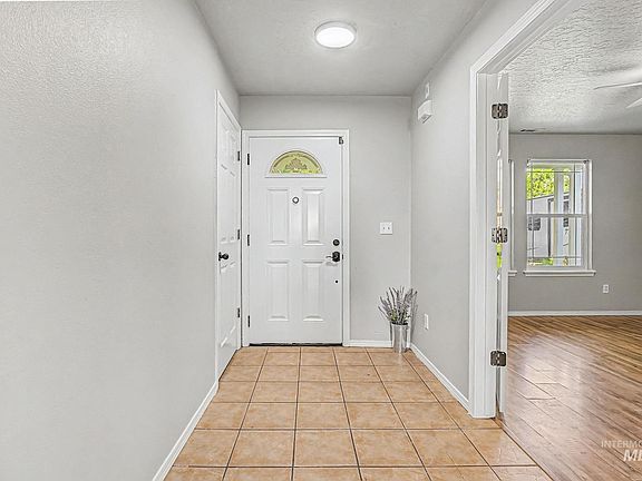 4th image of 1103 N Cambrick Dr