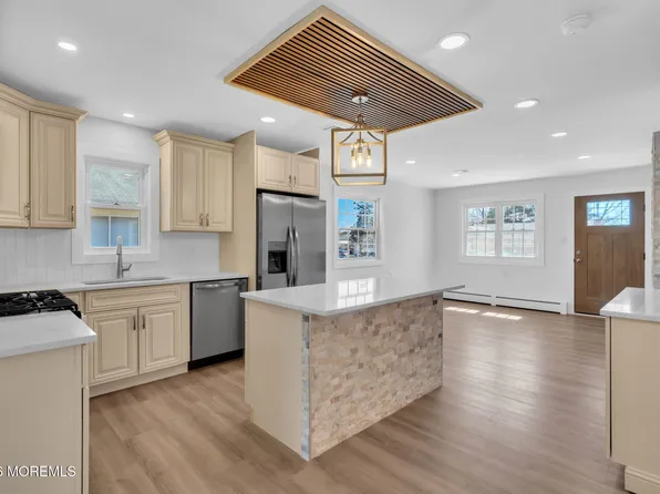 10 Nevis Court, Toms River, NJ 08757