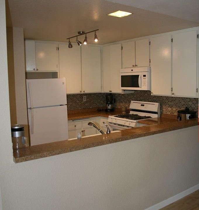 Kitchen with mini bar