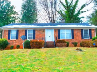 2 Coltsfoot Ct, Greensboro, NC 27455