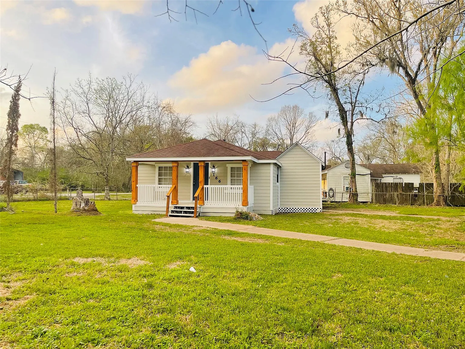 3 bed, 2.0 bath, 1320 sqft, $1,400 — Photo 4