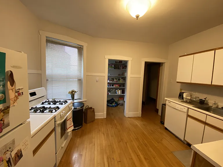1506 W Addison St — Photo 15
