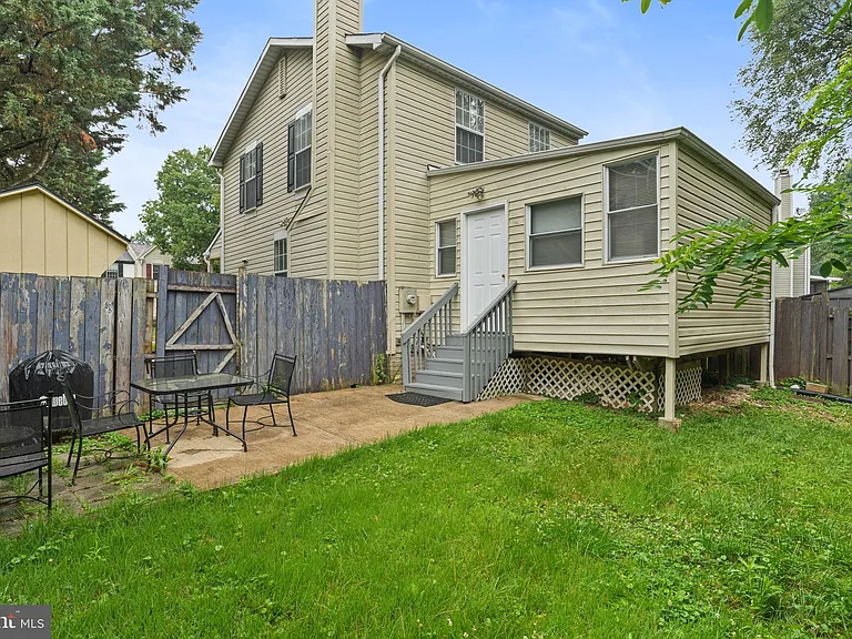 10506 Lime Tree Way — Photo 3