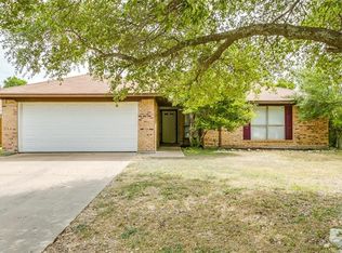 405 S Hill Dr, Cleburne, TX 76033