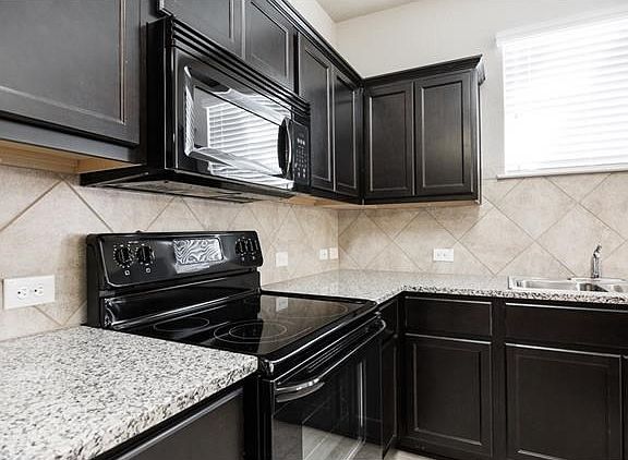 4th image of 609 Katmai Cir