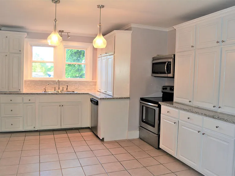 1006 Carolyn Ave — Photo 8
