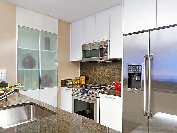 4th image of 330 W 39th St APT 3J