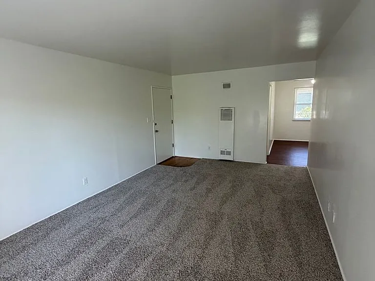 Spacious 2-bedroom apartment for rent — Photo 13