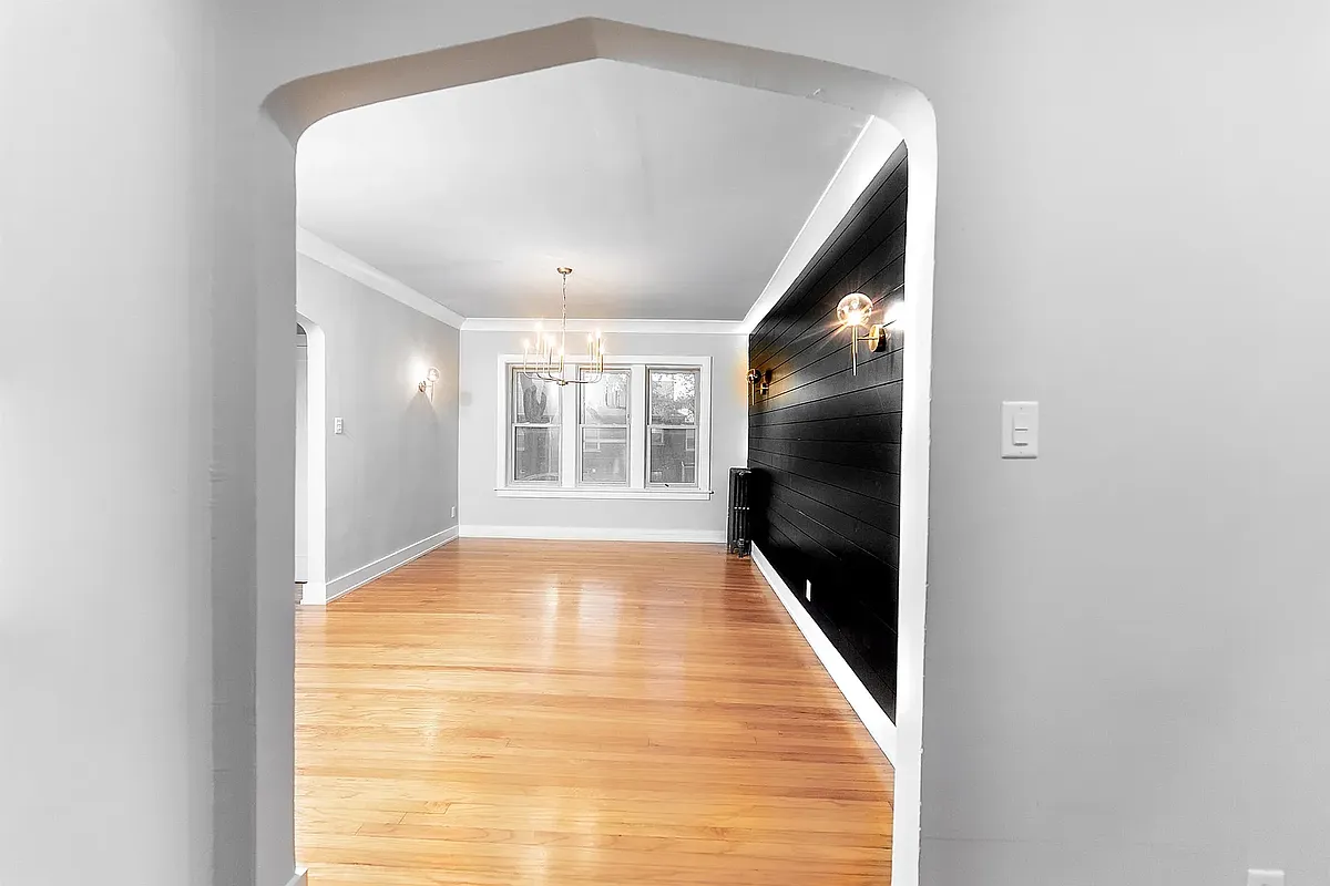 Building Photo - 843 E 86th St #2B
