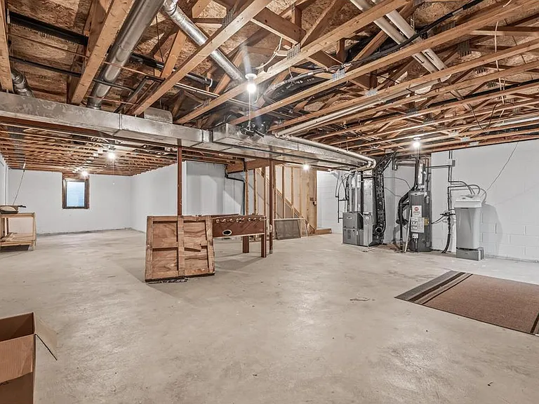 13504 Parkwood Dr — Photo 24