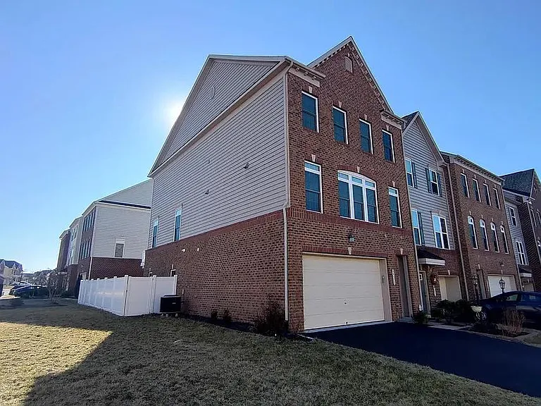 44373 Foxthom Ter — Photo 2