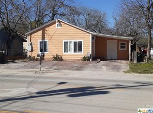 918 N Guadalupe St, Seguin, TX 78155