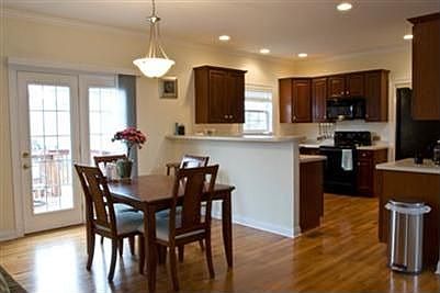3rd image of 326 Richardson Pl