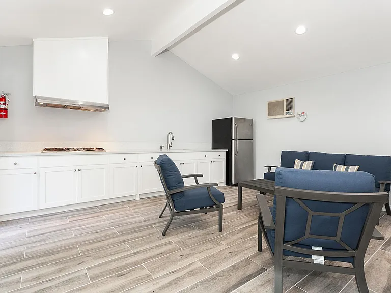 708 W Sierra Madre Blvd #37 — Photo 13