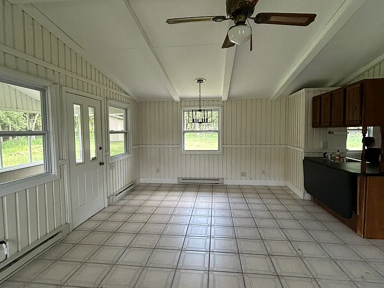 548 Mountain Rd — Photo 5