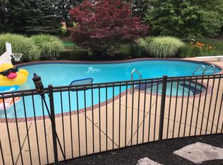 17866 Stonebrook Dr, Northville, MI 48168
