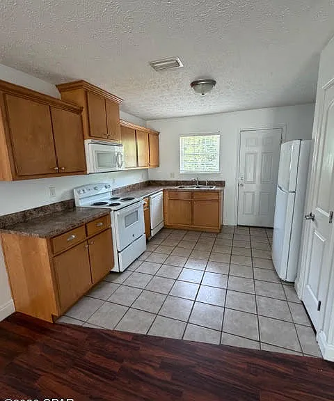 4026 Zinnia Dr — Photo 6