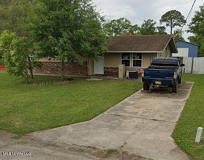 1st image of 4 Leisha Dr