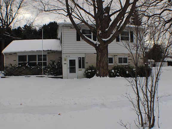 3rd image of 502 E Dixon Ave