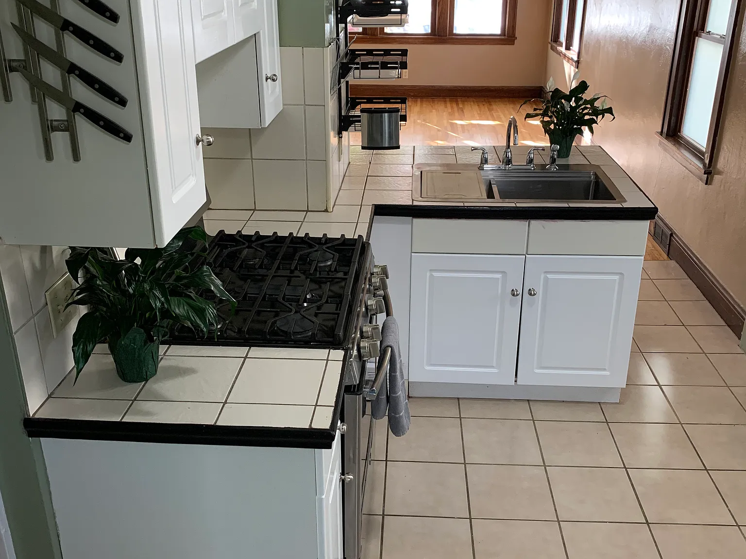 705 Sherwood Ave — Photo 4