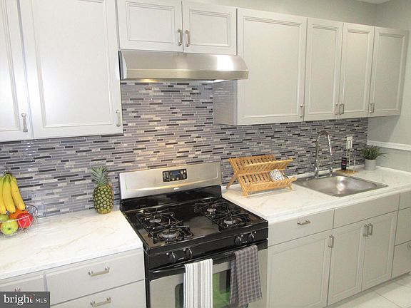 4th image of 514 Shearman St