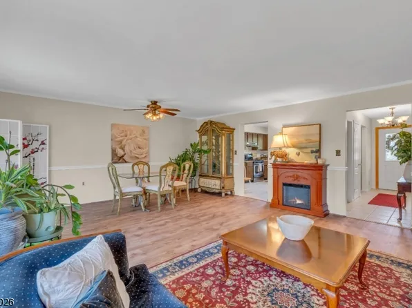 55 Dorchester Ct, Hillsborough Twp., NJ 08844