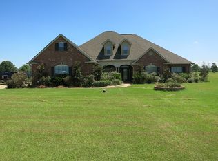 393 Riverside Ln, Natchez, LA 71456