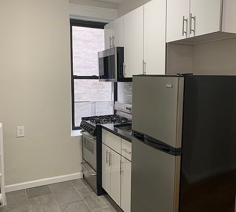 4th image of 183 Thompson St APT C5