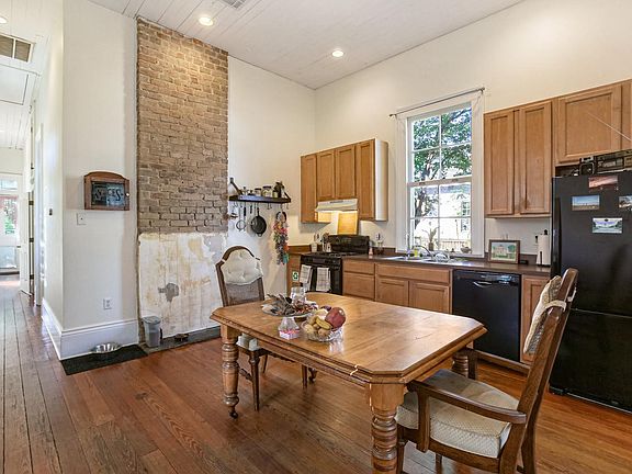 5th image of 5118 Burgundy St