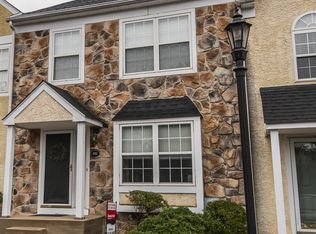 102 Coventry Pointe Ln, Pottstown, PA 19465