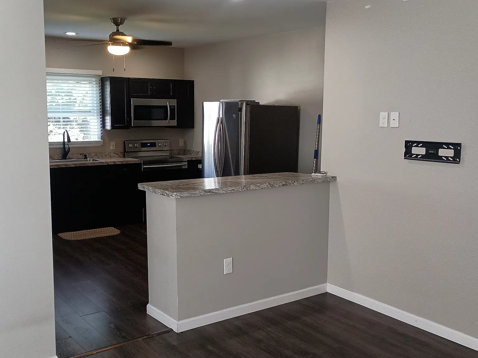2 bed, 1.5 bath, 1200 sqft, $1,500 — Photo 2