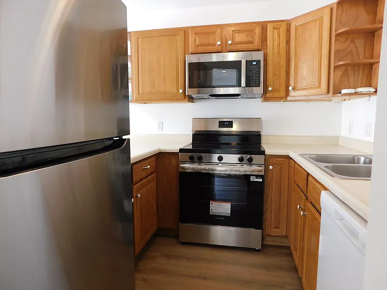 869 Iowa Ave — Photo 10