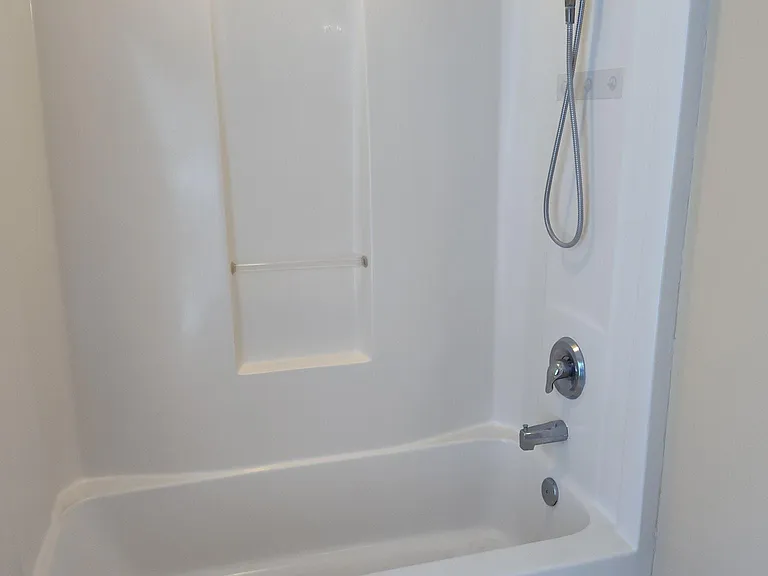 1109 NE 2nd Pl — Photo 2