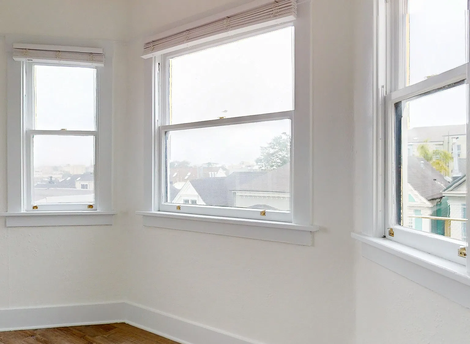 Bright Top-Floor Studio in Pacific Heights — Photo 4