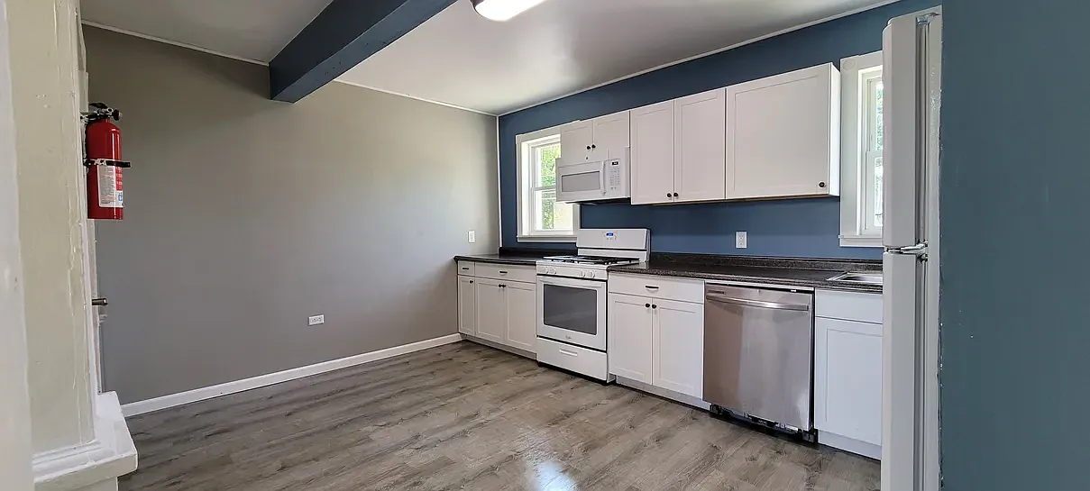 6 bed, 2313 sqft, $517 — Photo 4