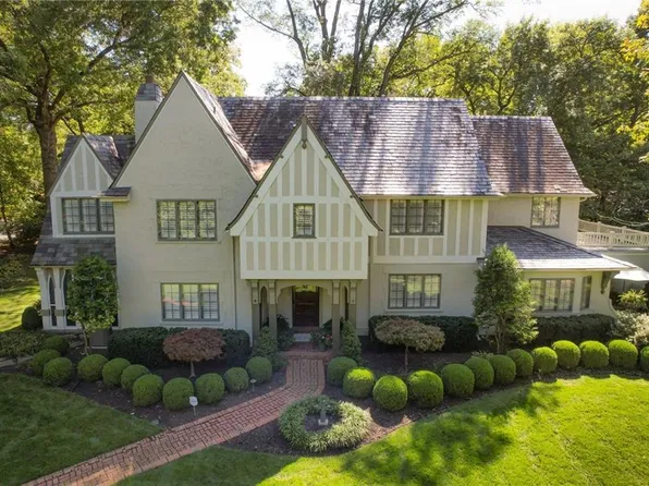 1215 W 57th Ter, Kansas City, MO 64113